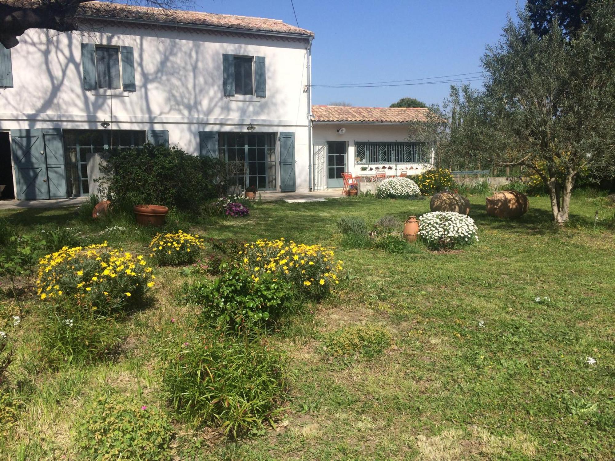 Chambre D'Hote Dans Une Belle Propriete Bed and Breakfast Arles Esterno foto