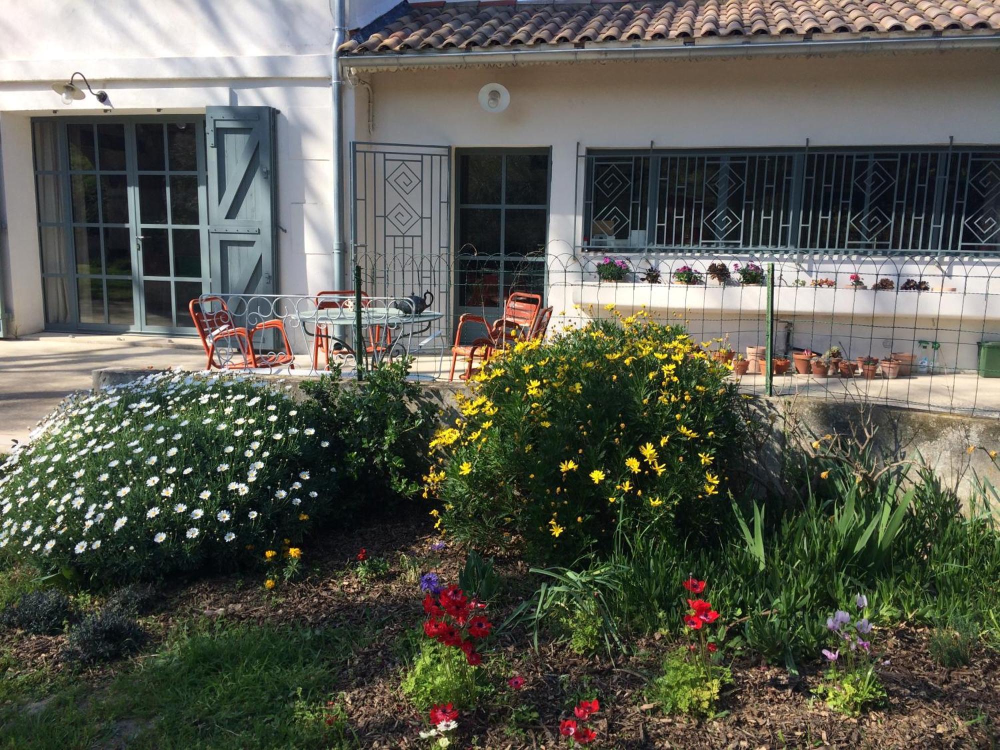 Chambre D'Hote Dans Une Belle Propriete Bed and Breakfast Arles Esterno foto